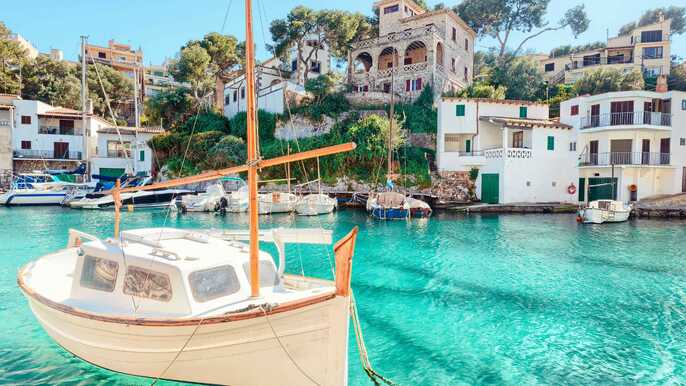 Boat in Cala figuera
