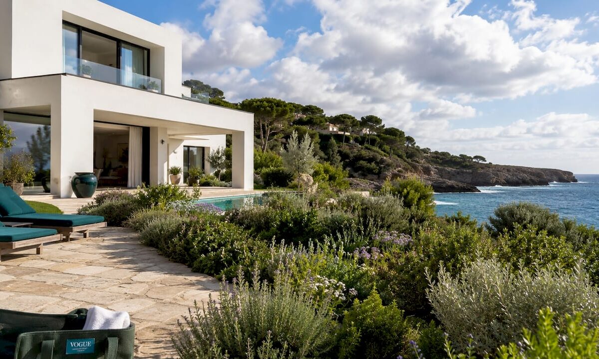 Mediterranean coastal homes near Palma de Mallorca