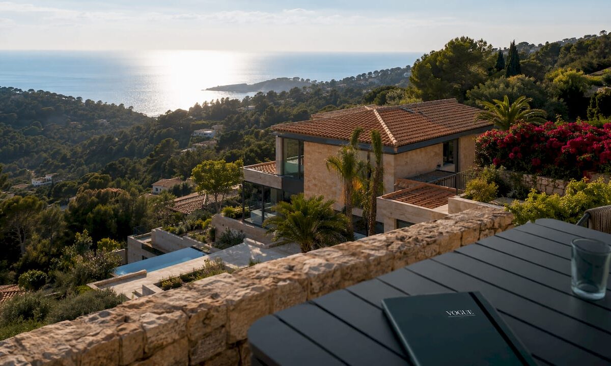 Luxury villa overlooking Mediterranean coastline in Palma