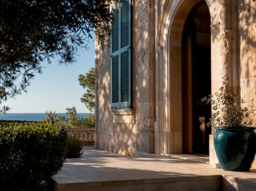 Mallorca coastal residence beside Mediterranean light