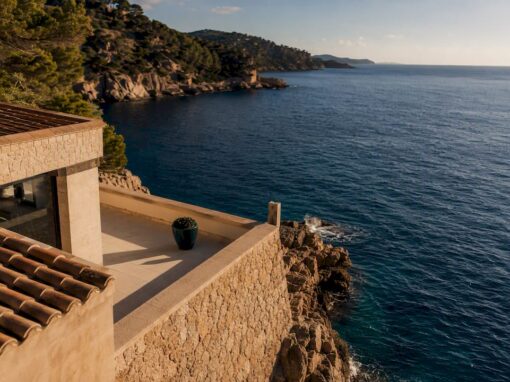 First-line Mallorca residence above Mediterranean coastline